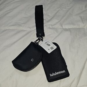 Lululemon Nwts Dual Pouch Wristlet Wallet!! Black And Gunmetal!! Gorgeous!